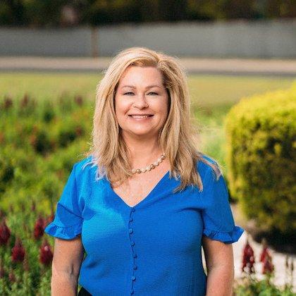 Robin Karam, Luxury Real Estate Agent