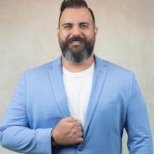 Valid khamesieh real estate agent