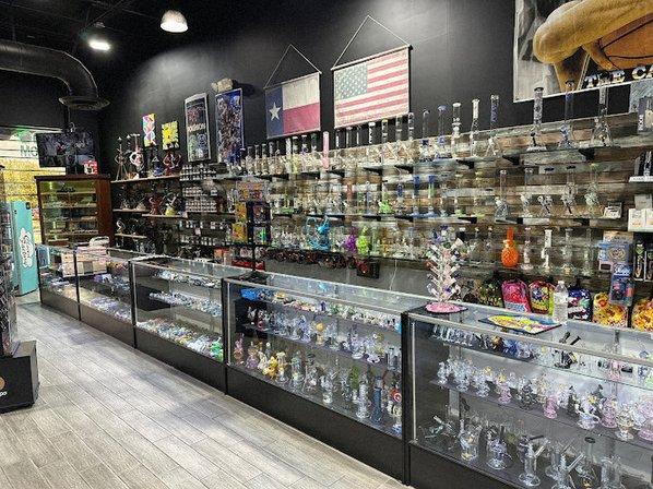 CLOUD FACTORY VAPE AND SMOKE DISPENSARY#1- THC-A- Delta 8-Kratom- CBD