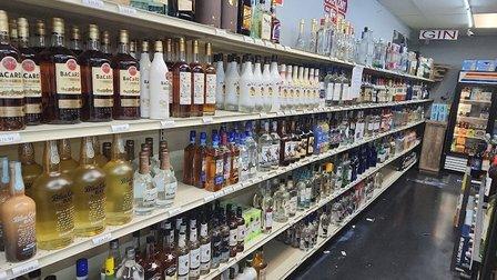 LOL LIQUORS