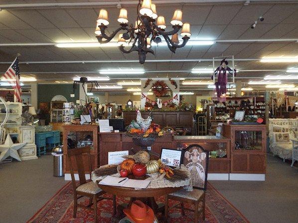 Red Rooster Antique and Design Center