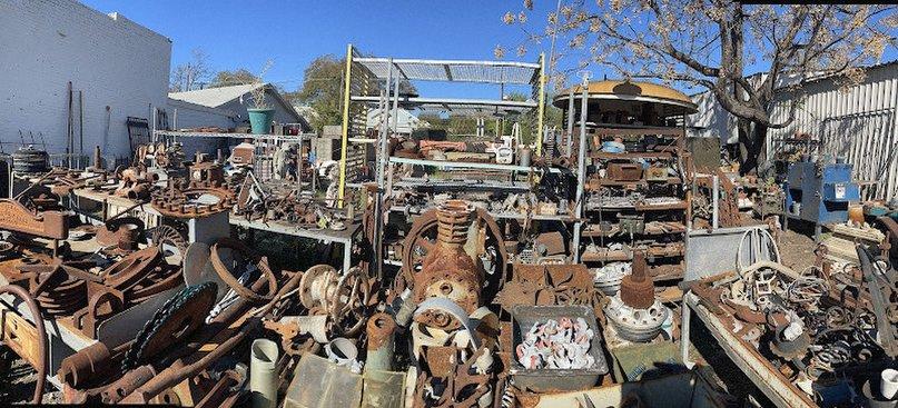 Yeya's Antiques & Oddities