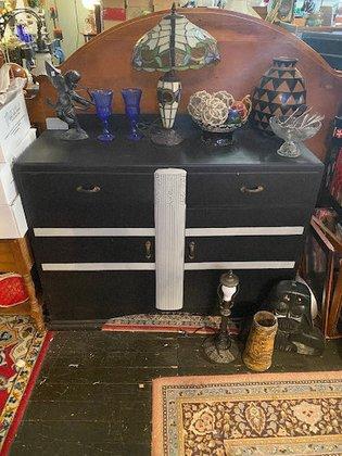 R & G Antiques & Treasures