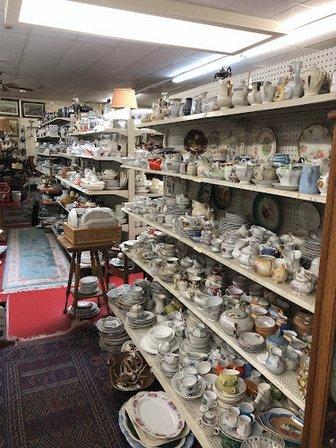 Charlott's Antiques & Clocks