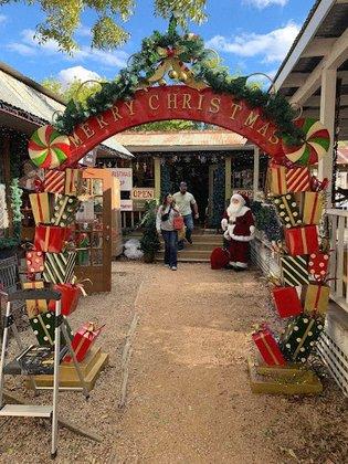 Red & Gruene a Holiday Shop