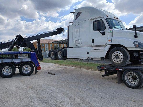 Alanis Wrecker Service