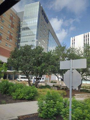 Visitor Parking Garage - University Health Main Campus
