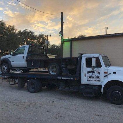 Hook'em Towing