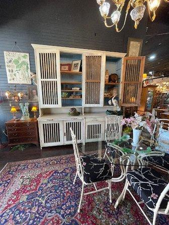 Armadillo Antiques N More