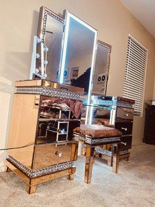 Crown Vanity
