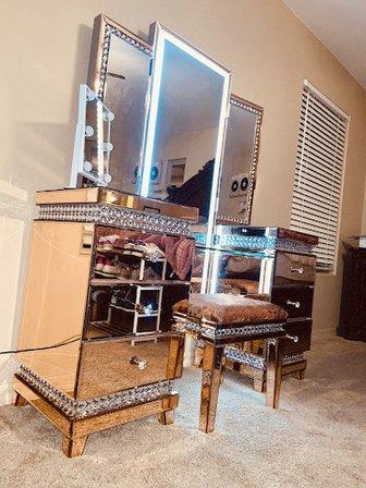 Crown Vanity