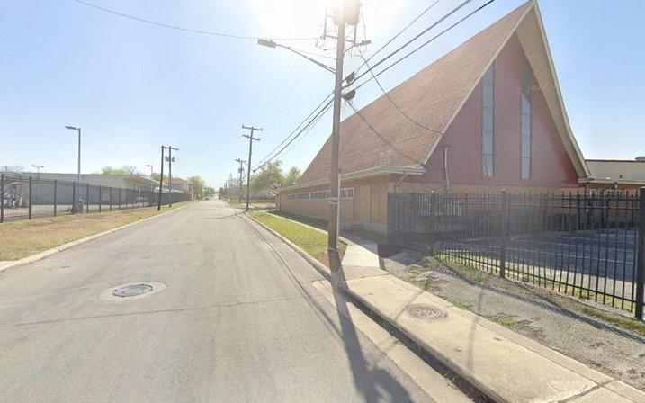 804 E Crockett St Parking