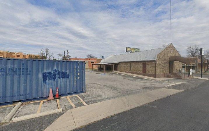 1819 N New Braunfels Ave Parking