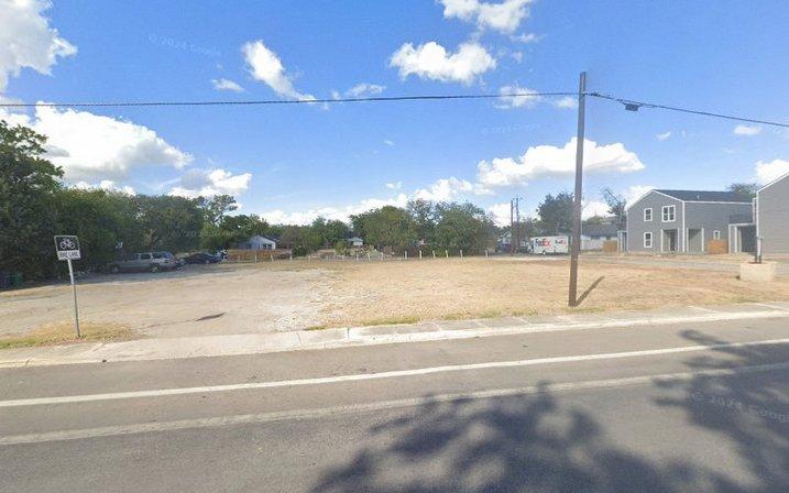 827 Iowa St Parking