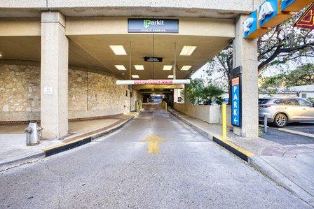 River Bend iParkit Garage