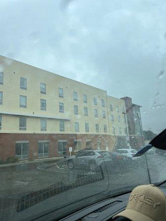 411 S Flores St Parking