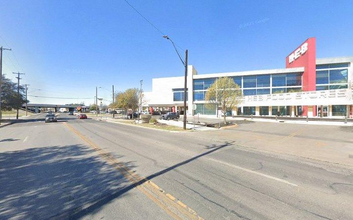 1607-1699 Nogalitos St Parking