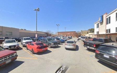 406 W Commerce St Parking