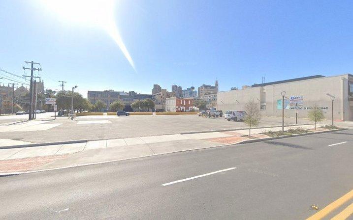 316 Broadway St Parking
