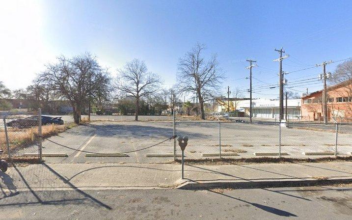 510 S Presa St Parking