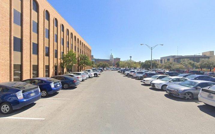398 W Nueva St Parking