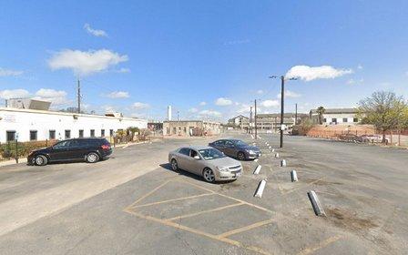 821 W Commerce St Parking
