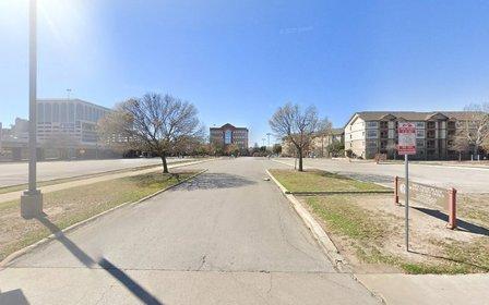 902 W Martin St Parking