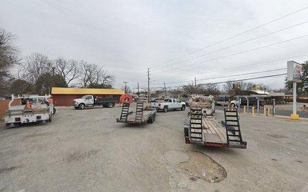 425 S Zarzamora St Parking