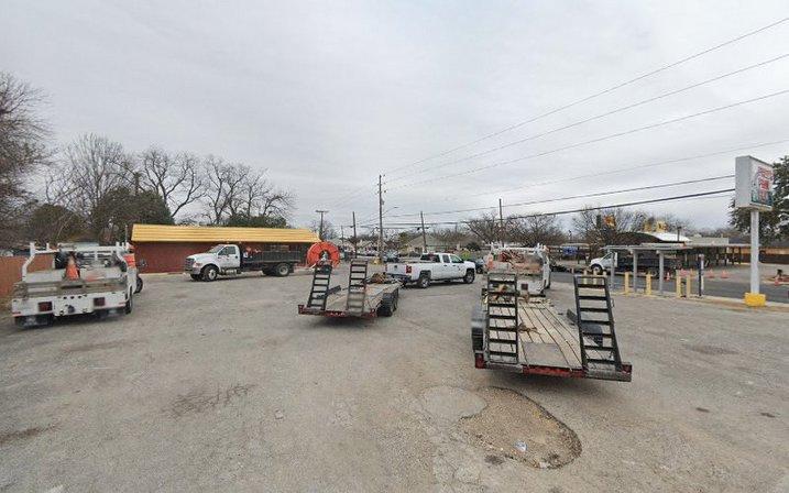 425 S Zarzamora St Parking