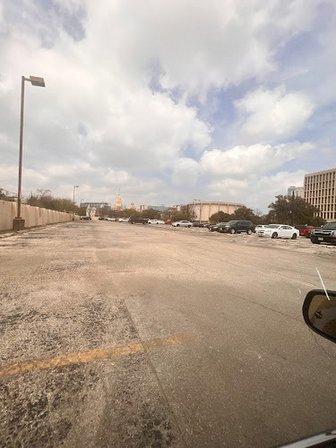 610 Indianola Parking