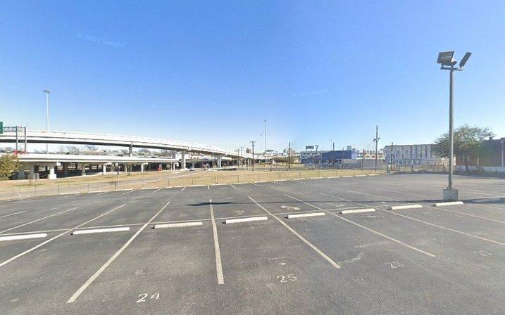 299 Piazza Italia Parking