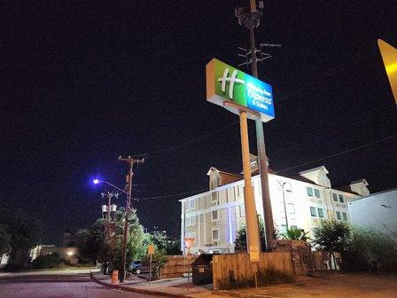 3202 Broadway St Parking