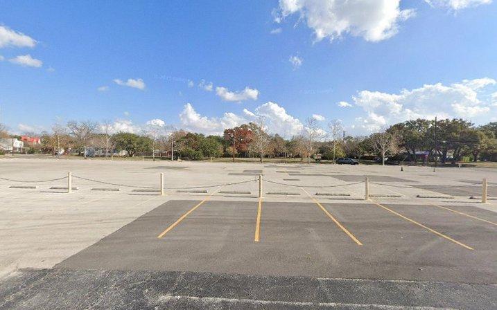 4100 Broadway St Parking