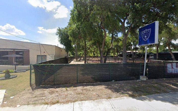 3006 Broadway St Parking