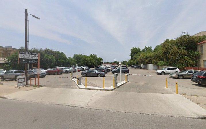 225 W Travis St Parking
