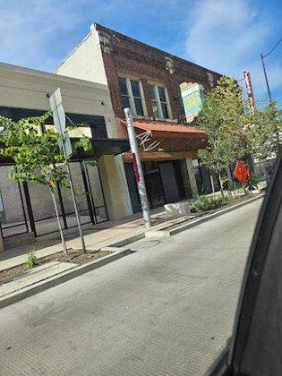 311 W Commerce St Parking