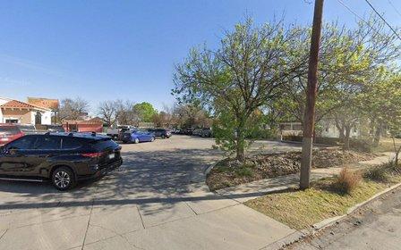 311 E Dewey Pl Parking