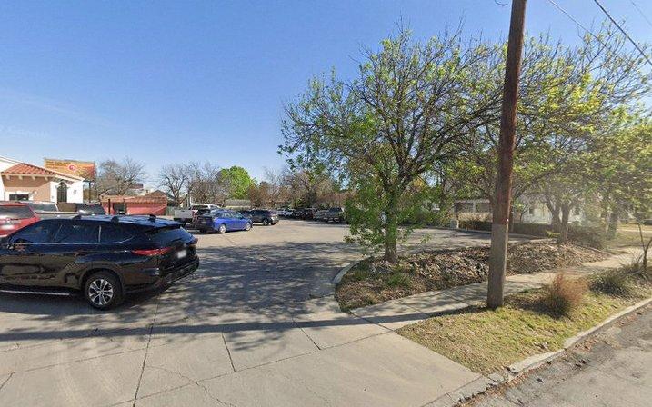 311 E Dewey Pl Parking