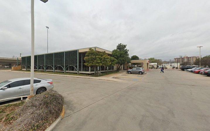 911 N Main Ave Parking