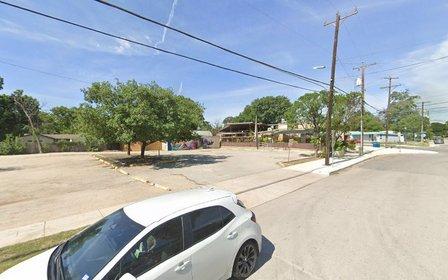 606 E Woodlawn Ave Parking