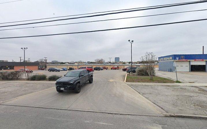 8407 McCullough Ave Parking