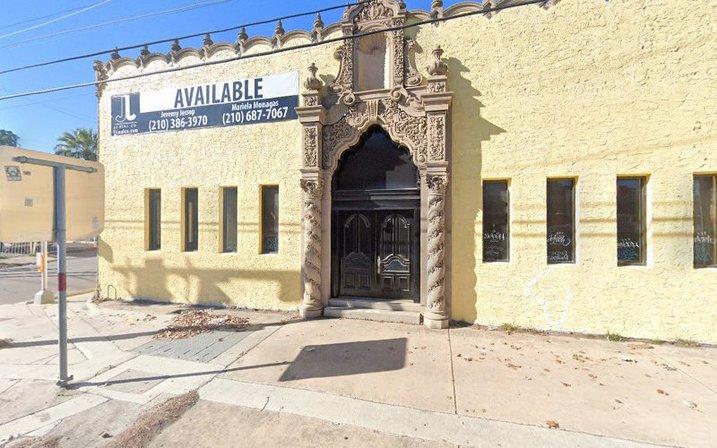 203 E Elmira St Parking