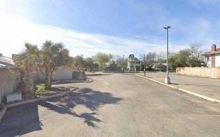 525 E Courtland Pl Parking