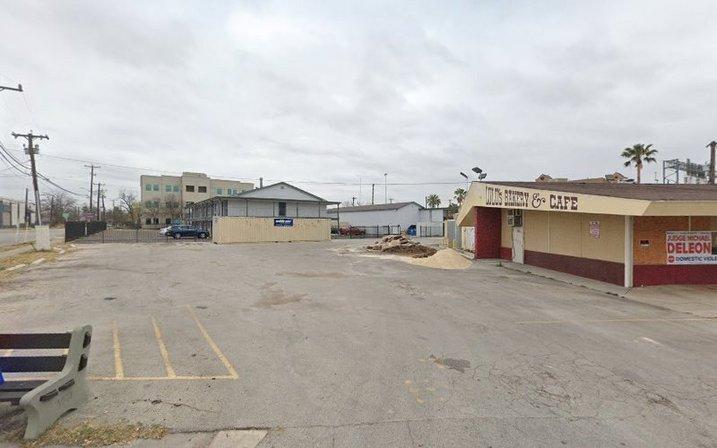 918 N Main Ave Parking
