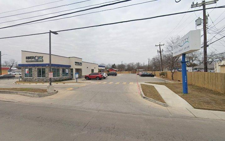 3009 W Blanco Rd Parking