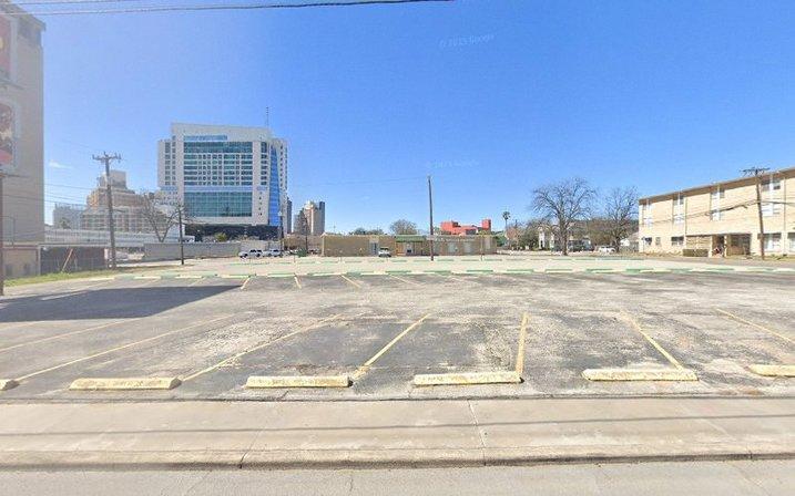 722 Augusta St Parking