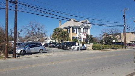 621 Augusta St Parking