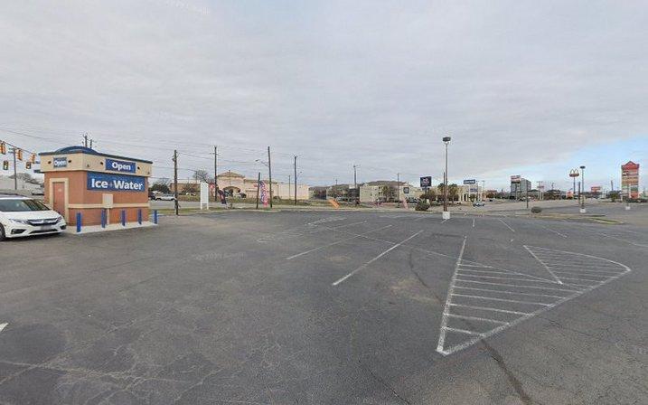 6902 San Pedro Ave Parking