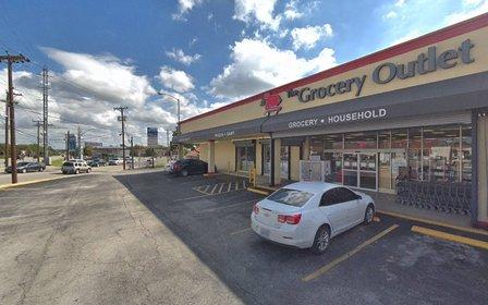 1568 Austin Hwy Parking