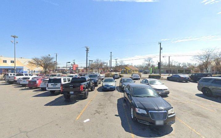 2715 W Commerce St Parking